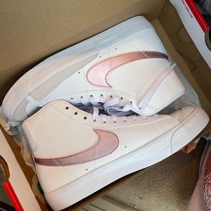 pink and white nike blazers, super cute !!